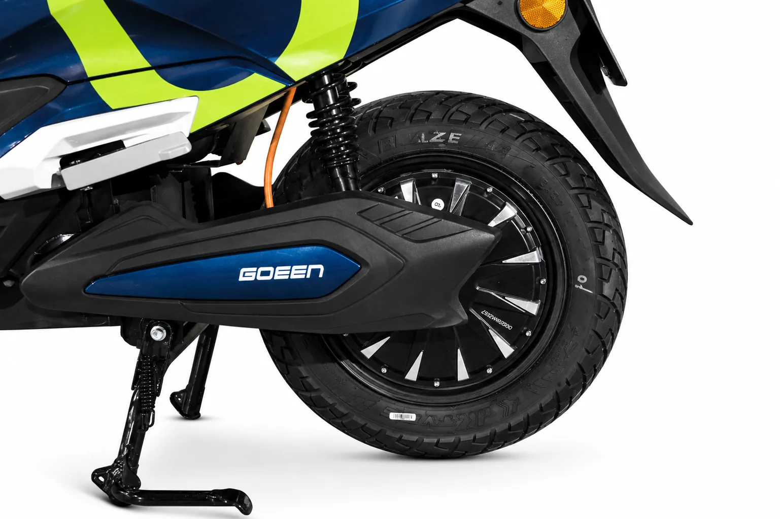 Side stand of the CHALO SMART PRO in the down position, motor disabled.